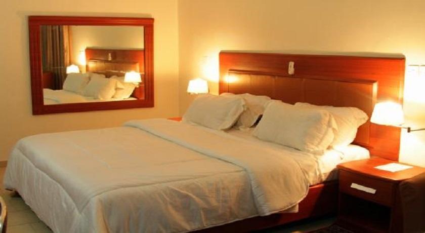 Golden Tulip Warri Airport Hotel Effurun ภายนอก รูปภาพ